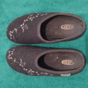 Keen wool mules
